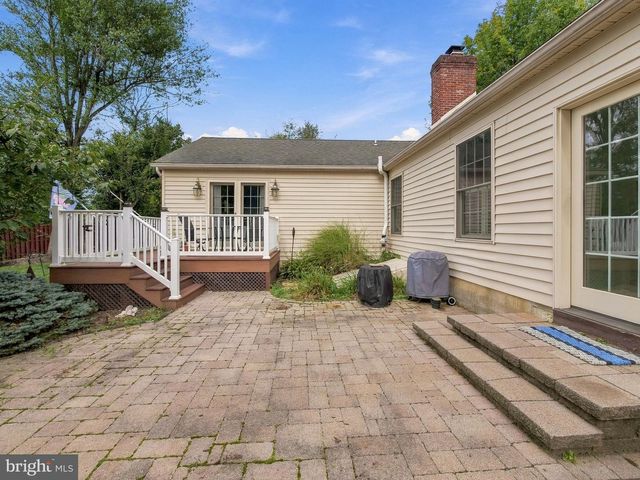 4454 FARM DR, Allentown, PA 18104