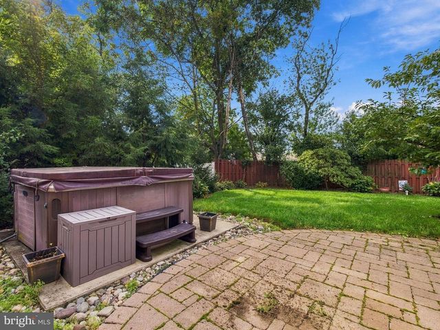 4454 FARM DR, Allentown, PA 18104