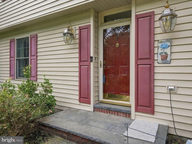 4454 FARM DR, Allentown, PA 18104