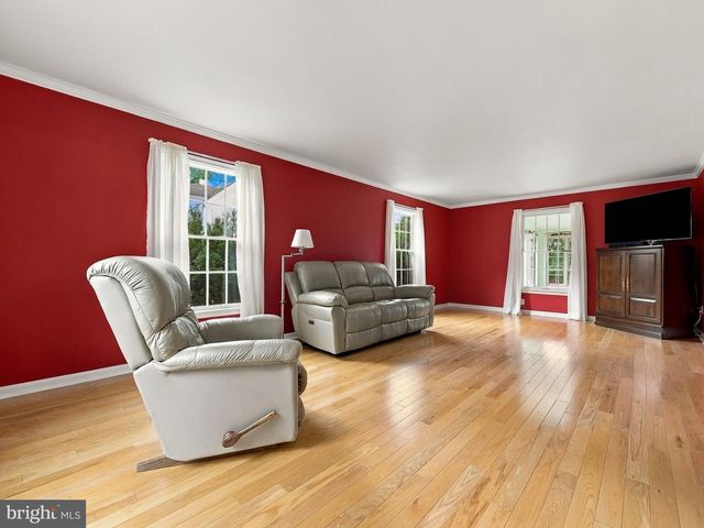 4454 FARM DR, Allentown, PA 18104