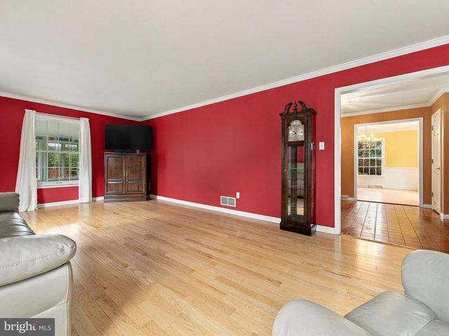4454 FARM DR, Allentown, PA 18104