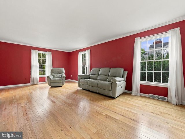 4454 FARM DR, Allentown, PA 18104