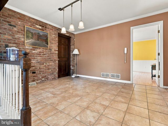 4454 FARM DR, Allentown, PA 18104