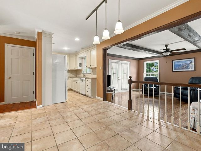 4454 FARM DR, Allentown, PA 18104
