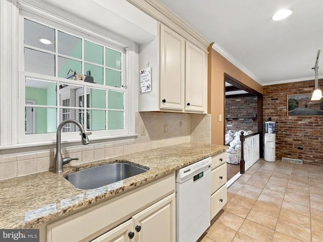 4454 FARM DR, Allentown, PA 18104