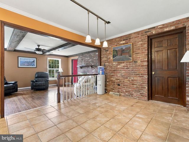 4454 FARM DR, Allentown, PA 18104