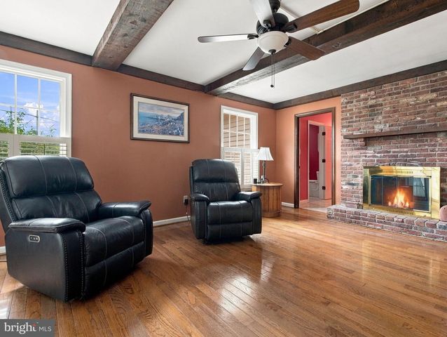 4454 FARM DR, Allentown, PA 18104