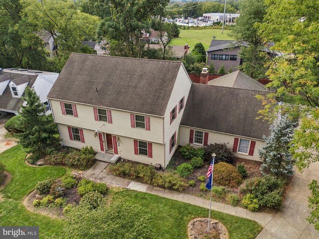 4454 FARM DR, Allentown, PA 18104