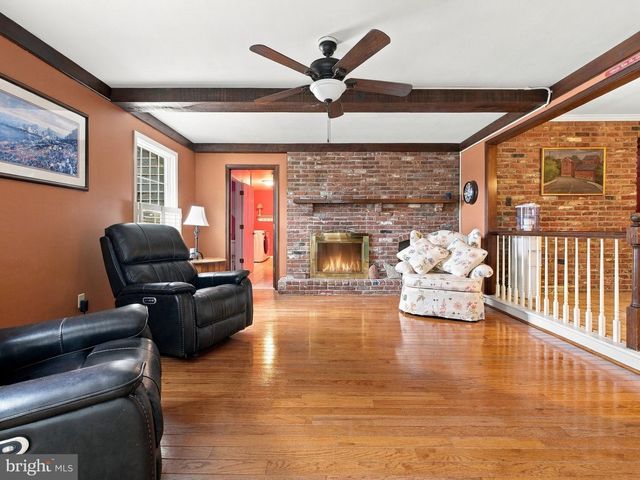 4454 FARM DR, Allentown, PA 18104