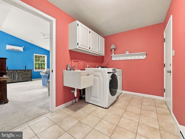 4454 FARM DR, Allentown, PA 18104
