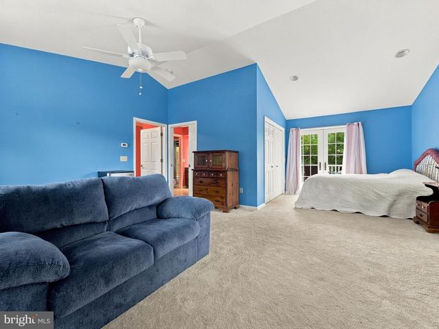 4454 FARM DR, Allentown, PA 18104