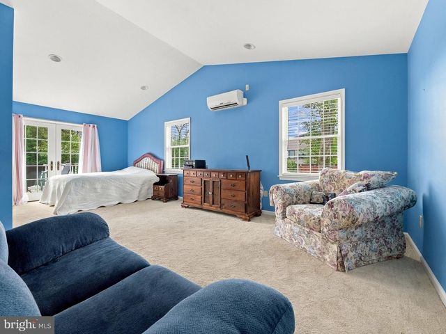 4454 FARM DR, Allentown, PA 18104