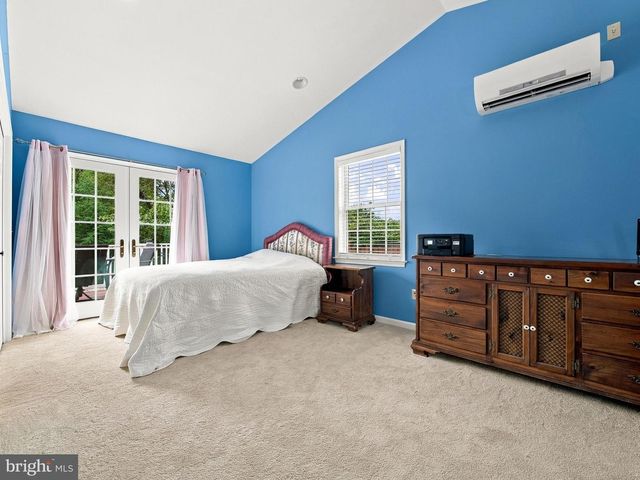 4454 FARM DR, Allentown, PA 18104