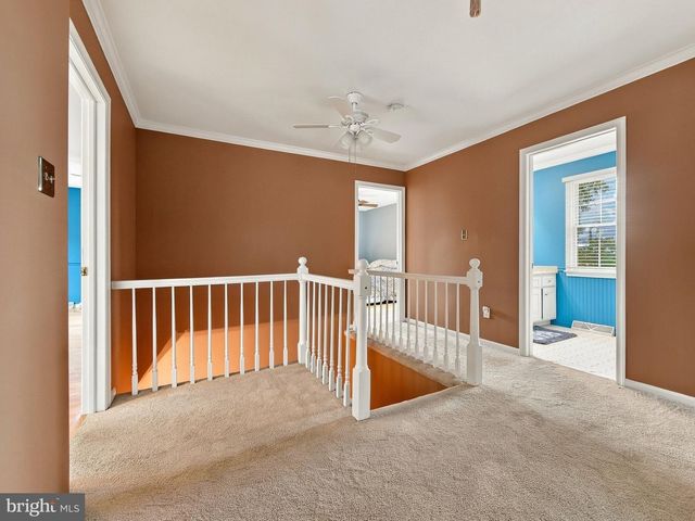 4454 FARM DR, Allentown, PA 18104