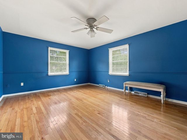 4454 FARM DR, Allentown, PA 18104