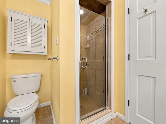 4454 FARM DR, Allentown, PA 18104