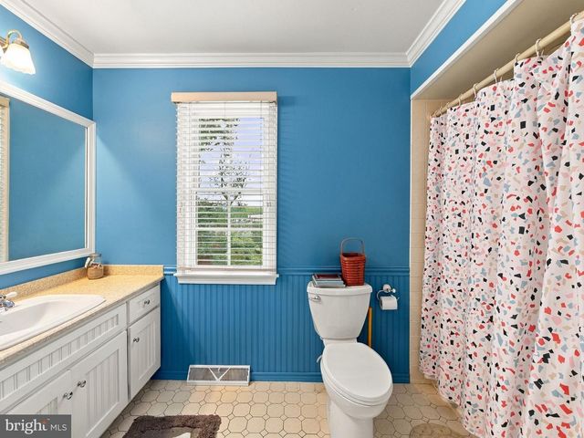 4454 FARM DR, Allentown, PA 18104