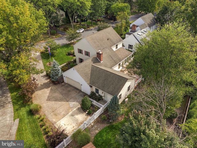 4454 FARM DR, Allentown, PA 18104