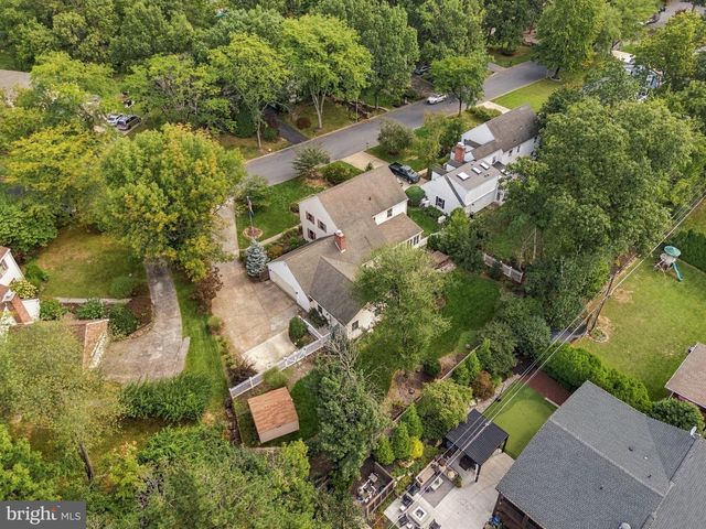4454 FARM DR, Allentown, PA 18104
