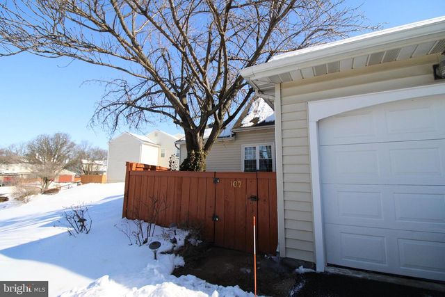 107 TREETOPS DR, Lancaster, PA 17601