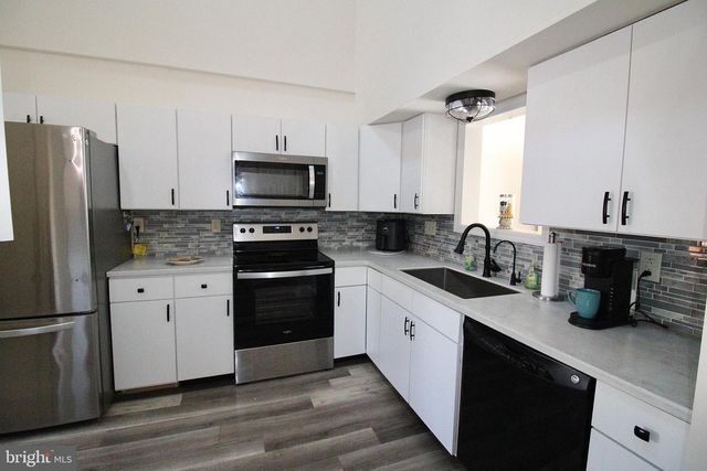 107 TREETOPS DR, Lancaster, PA 17601