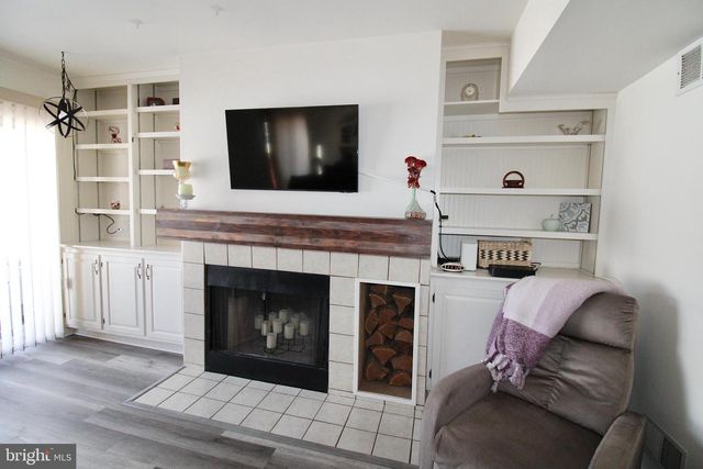 107 TREETOPS DR, Lancaster, PA 17601