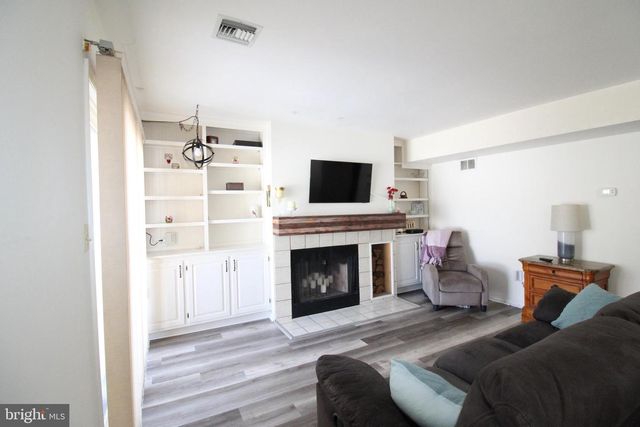 107 TREETOPS DR, Lancaster, PA 17601