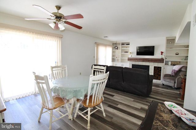 107 TREETOPS DR, Lancaster, PA 17601