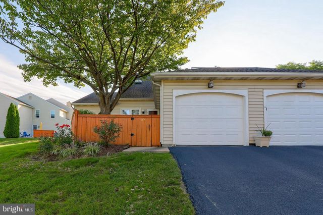 107 TREETOPS DR, Lancaster, PA 17601