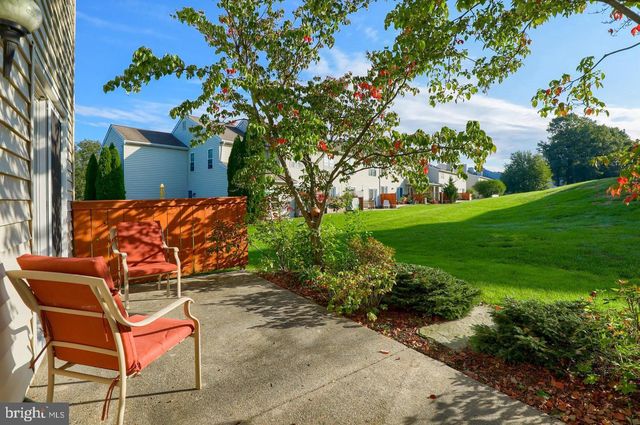 107 TREETOPS DR, Lancaster, PA 17601