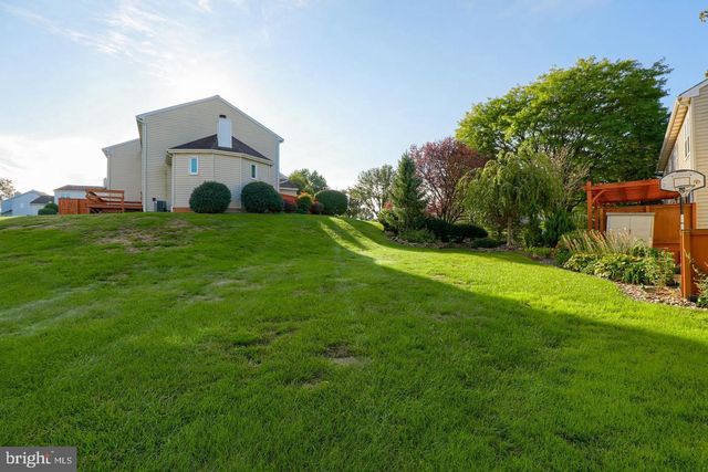 107 TREETOPS DR, Lancaster, PA 17601