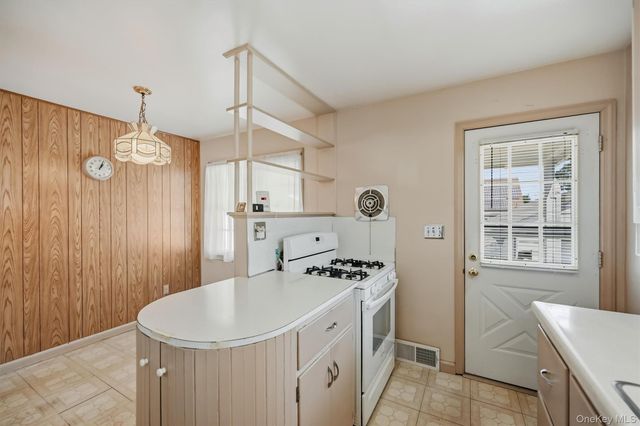 12 Randall Terrace, Middletown, NY 10940
