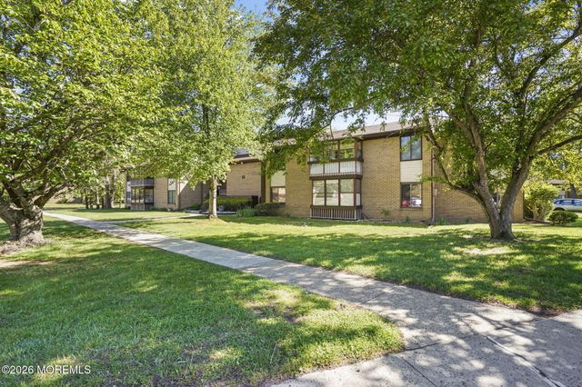 14 Pine Cluster Circle D, Manalapan, NJ 07726