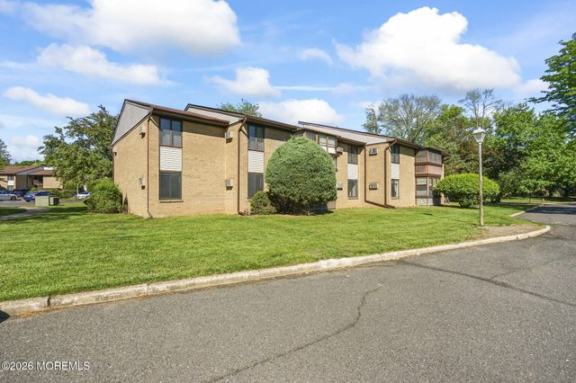 14 Pine Cluster Circle D, Manalapan, NJ 07726