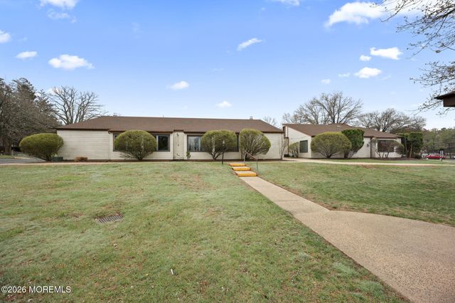 14 Pine Cluster Circle D, Manalapan, NJ 07726