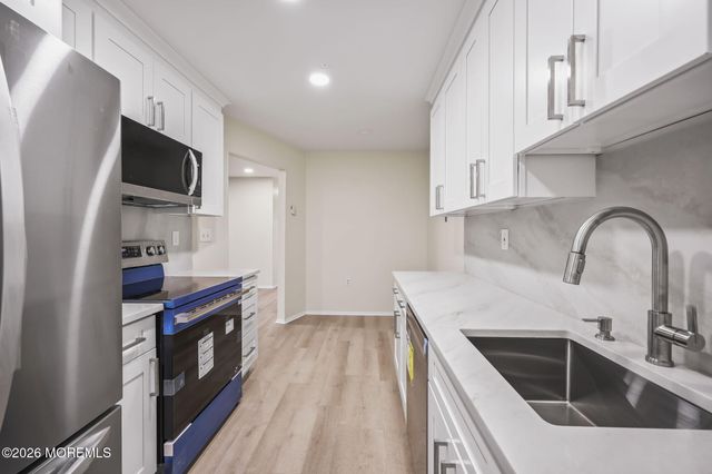 14 Pine Cluster Circle D, Manalapan, NJ 07726