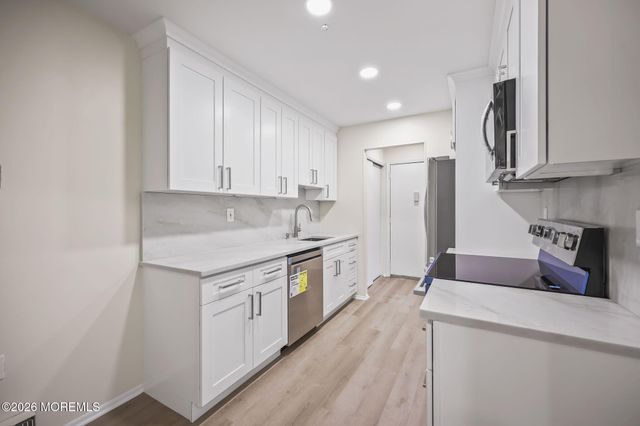 14 Pine Cluster Circle D, Manalapan, NJ 07726