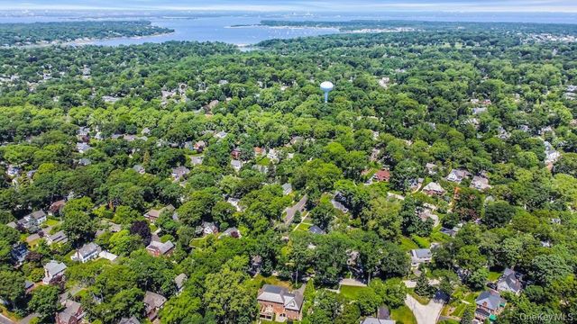 87 Bellows Lane, Manhasset, NY 11030