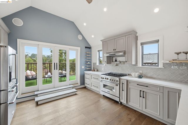 3500 Oak Knoll Blvd, Oakland, CA 94605