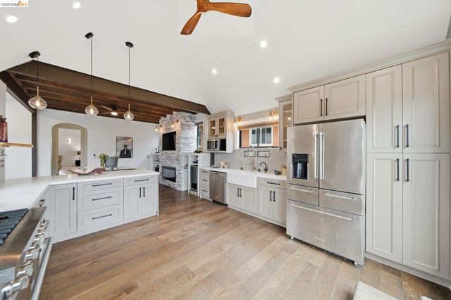 3500 Oak Knoll Blvd, Oakland, CA 94605