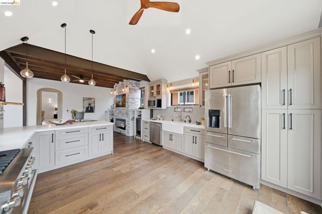 3500 Oak Knoll Blvd, Oakland, CA 94605