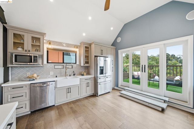 3500 Oak Knoll Blvd, Oakland, CA 94605