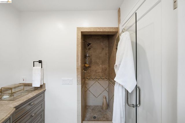 3500 Oak Knoll Blvd, Oakland, CA 94605
