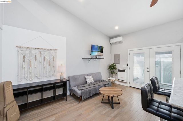 3500 Oak Knoll Blvd, Oakland, CA 94605