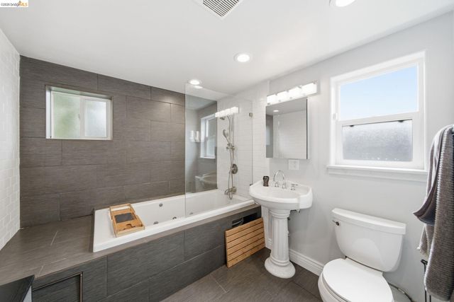3500 Oak Knoll Blvd, Oakland, CA 94605
