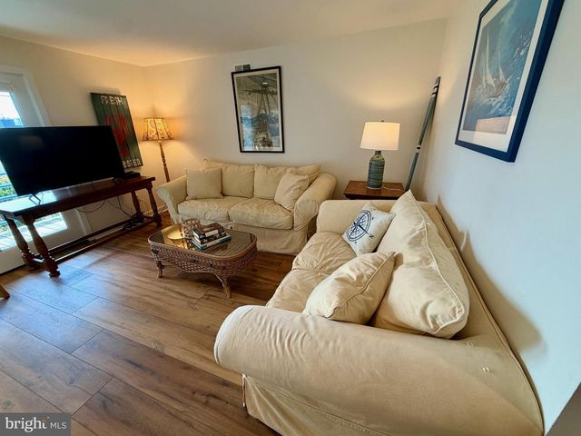 527 ENGLESIDE AVE, Beach Haven, NJ 08008