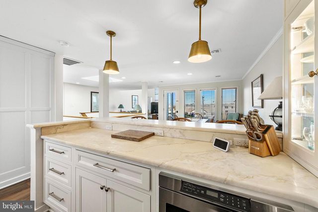 527 ENGLESIDE AVE, Beach Haven, NJ 08008