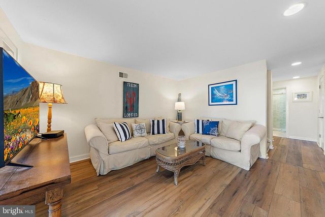 527 ENGLESIDE AVE, Beach Haven, NJ 08008