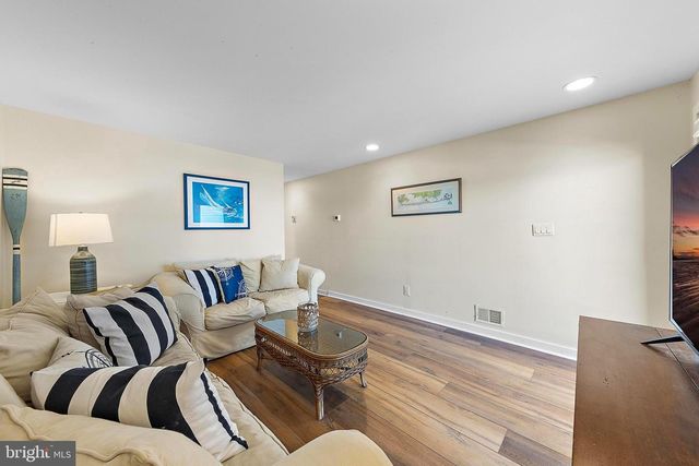 527 ENGLESIDE AVE, Beach Haven, NJ 08008