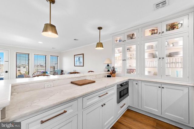 527 ENGLESIDE AVE, Beach Haven, NJ 08008